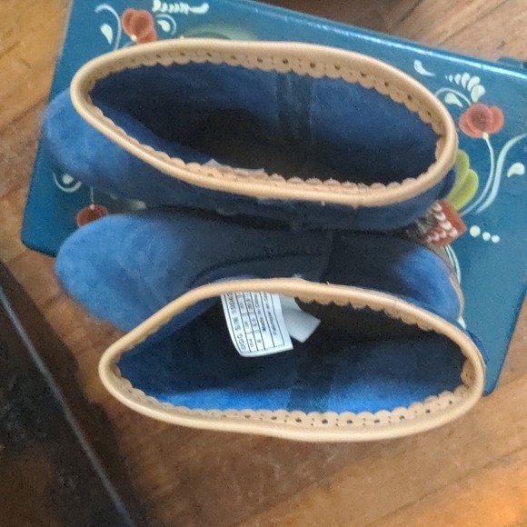 UGG Blue Suede Boots - Picture 9 of 12